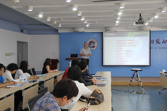 中科院海洋研究所_George B.J. Dubelaar博士講座中.jpg 中科院海洋研究所_George B.J. Dubelaar博士講座中.jpg