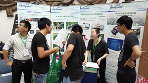 展臺交流2.jpg 展臺交流2.jpg