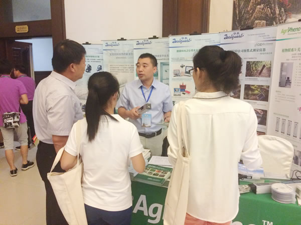 展臺交流1.jpg 展臺交流1.jpg