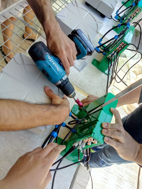 Plantarray植物高通量生理學(xué)特征監(jiān)測(cè)系統(tǒng)拼裝過程.jpg Plantarray植物高通量生理學(xué)特征監(jiān)測(cè)系統(tǒng)拼裝過程.jpg