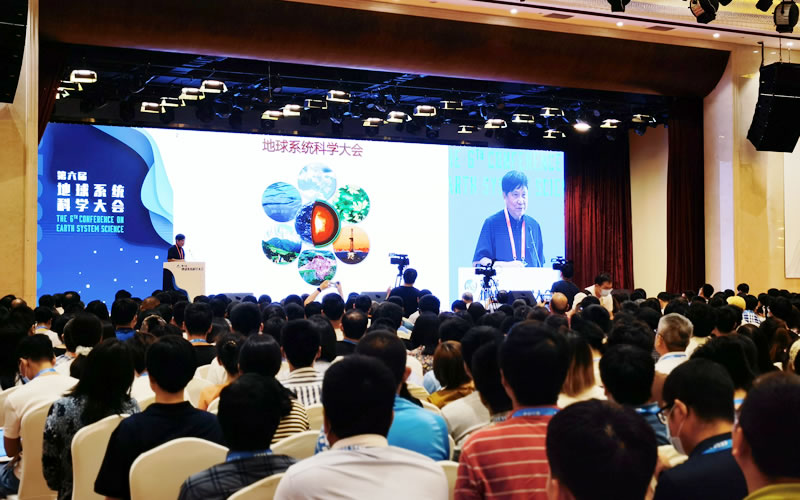 毛訶光教授做報(bào)告.jpg 毛訶光教授做報(bào)告.jpg